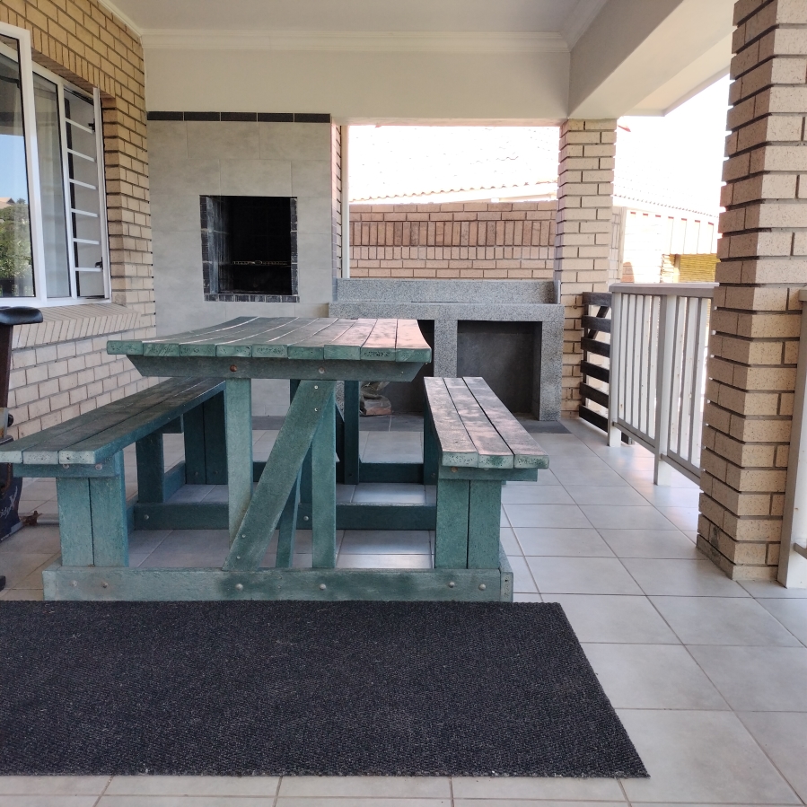4 Bedroom Property for Sale in Grootbrakhoogte Western Cape